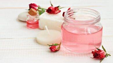 How to Use Rose Water Toner to Clean Skin Pores 1