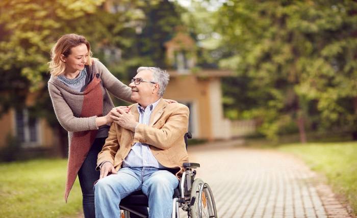 When You Should Consider Senior Care for a Loved One
